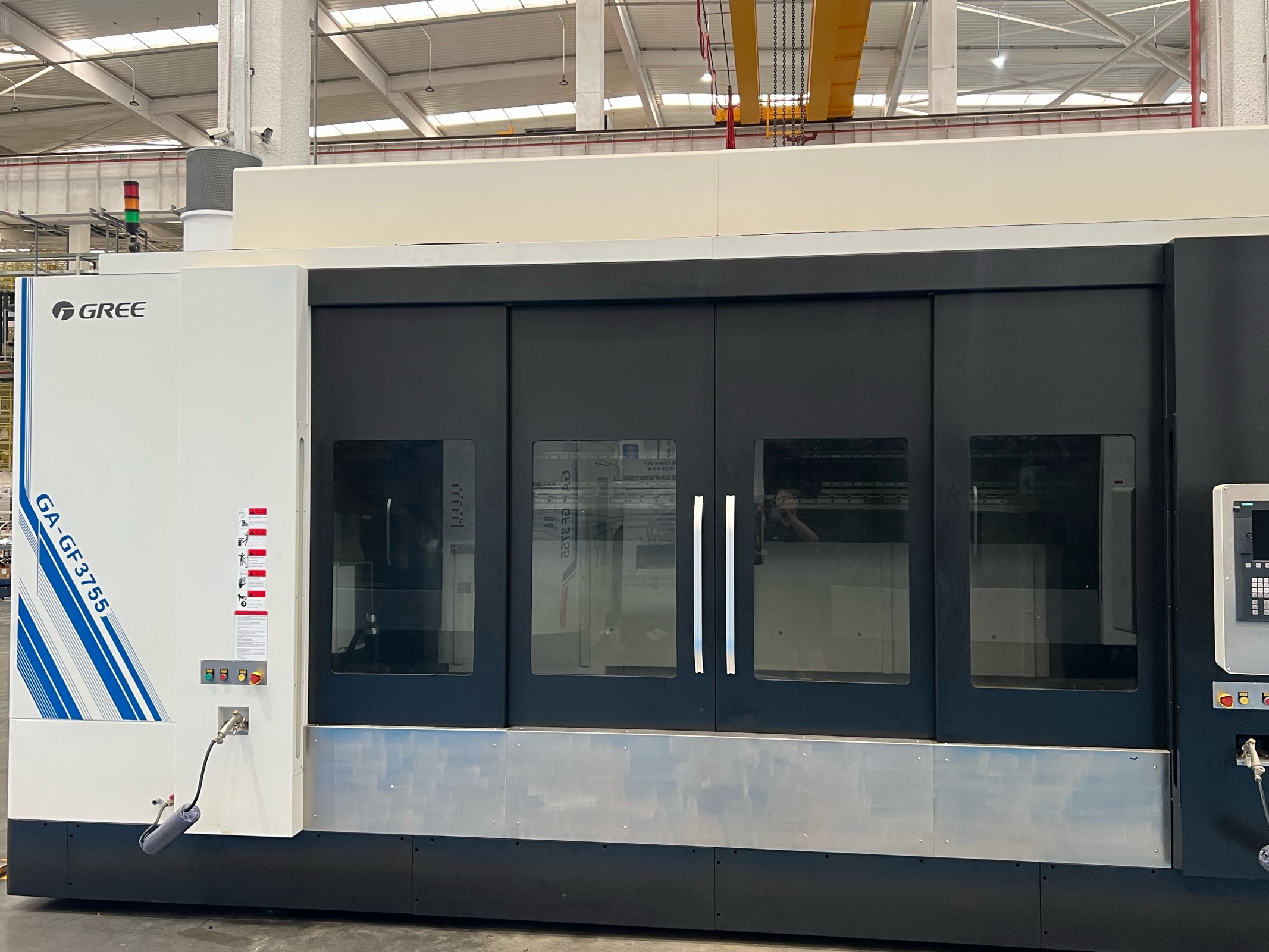 GA-GF3766 gantry machining center on Gree factory floor — larger Y-axis variant of the GF3755 long-stroke platform